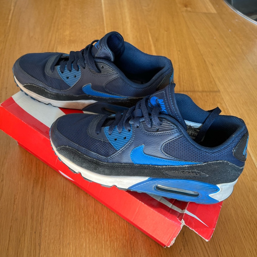 Nike Air Max 90. Women 8.